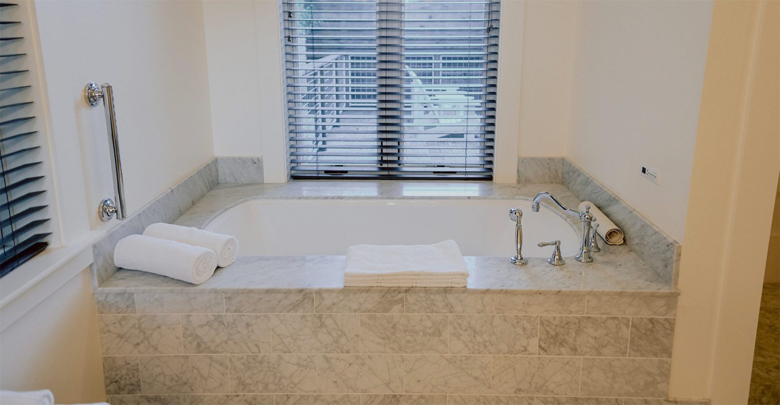 Close-up of Barn Junior Suite bathroom bathtub with window