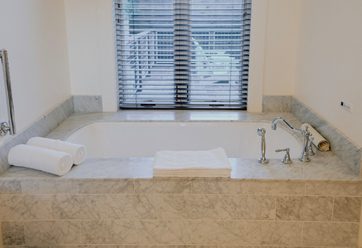 Close-up of Barn Junior Suite bathroom bathtub with window