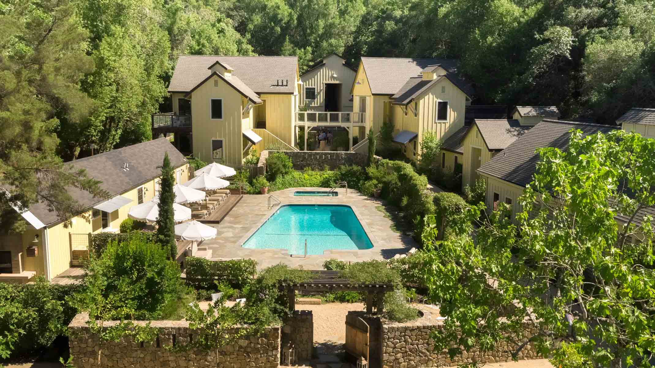 birds eye view of farmhouse pool and property